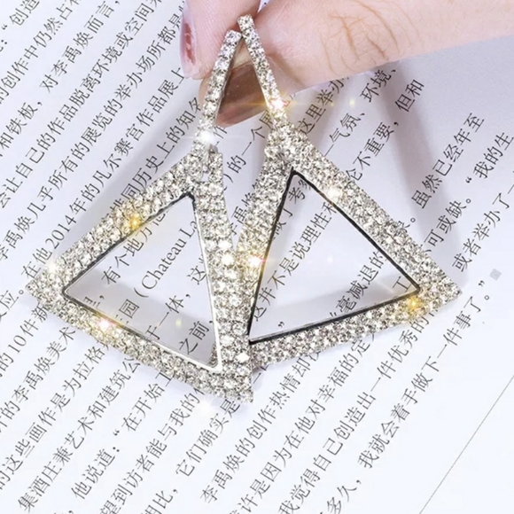 TRIANGLE CRYSTAL SILVER EARRINGS - Picture 3 of 4